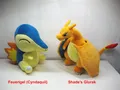 Produktbild: 2x große Pokémon Plüschfiguren: Feuerigel (Cyndaquil) + Shade's Glurak /Nintendo