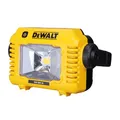 Produktbild: Dewalt LED Akku-Baustellenleuchte DCL077 (sehr hohe Lichtstärke von bis 2.000 Lumen, robuster Multi-Positionsgriff, IP54, mit Stativaufnahme 1/4