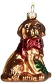 Produktbild: BRUBAKER Golden Retriever mit Schleife Rot als Halsband - Handbemalte Weihnachtskugel Hund aus Glas - Mundgeblasener Christbaumschmuck Goldhund Labrador Lustig Deko Anhänger Baumkugel - 9,1 cm