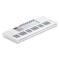 Produktbild: Novation Launchkey Mini 37 Weiß (MK4) – Portables USB-MIDI-Controller-Keyboard mit 37 Minitasten und DAW-Integration. Akkord- und Skalenmodi, Drum-Pads und Arpeggiator Inklusive Musiksoftware-Bundle