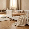 Produktbild: ecomi® Kinderbett 90x200 Bodenbett Kinder Bett mit Rausfallschutz und Lattenrost für Kinder Kinderbetten für Mädchen und Jungen Massivholz Kiefer in Weiß