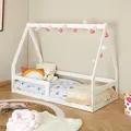 Produktbild: Hausbett TAMI Kinderbett in Hausform, 70 x 140 cm, weiß, Kiefernholz Kinderbett mit Rausfallschutz, ideal zum Schlafen und Spielen, Bodenbett, Mon... - Weiß