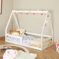 Produktbild: IDIMEX Hausbett Tami Kinderbett in Hausform, 70 x 140 cm, weiß, Kiefernholz Kinderbett mit Rausfallschutz, ideal zum Schlafen und Spielen, Bodenbett, Montessori