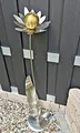 Produktbild: Jürgen Bocker Gartenambiente Skulptur Blume Palermo Edelstahl 120 cm Kugel Edelstahl Gold matt mit Standfuß Dekoration Garten