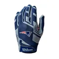 Produktbild: Wilson AD NFL Stretch Fit Football-Handschuhe, Hervorragende Passform und sicherer Grip, Aus atmungsaktivem Material, Optimale Performance, Team: New England Patriots, Blau/Rot, Erwachsenengröße