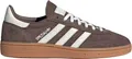 Produktbild: Kaufen Sie den Adidas Handball Spezial Earth Strata Off White Gum bei Kicksshop. Retro-Uni-Sneaker mit Gummisohle und klassischem Handball-Design.