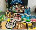 Produktbild: MB Spiele HOTEL Große schwarze Ausgabe 1986 inkl. 2 Laternen Brettspiel komplett