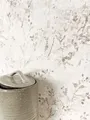 Produktbild: Newroom Tapete Beige Vliestapete Blätter - Mustertapete Floral Hellgrau Lila Äste Blätterranke Vintage 3D Optik Blumentapete Zweige inkl. Tapezier-Ratgeber