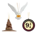 Produktbild: Grupo Erik Weihnachtsbaumschmuck Figuren Set Der Sprechende Hut, Gleis 9 3/4 und Hedwig - Weihnachtsdeko Christbaumschmuck Weihnachtsbaum Schmuck Tannenbaumschmuck 3 Stück - Harry Potter Merch