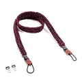 Produktbild: C-Rope Kameragurt THE TRAVELER handgeflochten aus Paracord, Schultergurt mit Schnellverschluss, 125cm, Schwarz-Rot