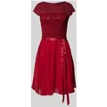 Produktbild: Swing Cocktailkleid mit Taillengürtel in Rot, Größe 42