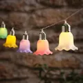 Produktbild: Lights4fun Bunte Lichterkette mit 10 Blumen | Solarbetrieben Sonnenenergie | Dauerlicht & Blinkmodus | Sommer Frühling Wetterfeste Deko für Balkon Terrasse & Garten | 180 cm
