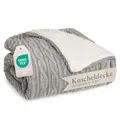 Produktbild: Blumtal Kuscheldecke 230x270 cm mit Zopfstrick-Optik - Oeko-TEX zertifizierte Mikrofaser Fleecedecke mit weicher Sherpa-Innenseite - Kuscheldecke flauschig/waschbare Grau/Weiß