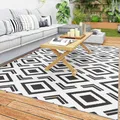 Produktbild: Outsunny Outdoor Teppich robuster Wetterfest Outdoorteppich mit Tragtasche, faltbar Carpet Boho-Style, Outdoor-Teppich für Wohnzimmer Balkon Garten Terrasse Bad Flur Küche, 182 x 274 cm Schwarz+Weiß