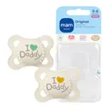 Produktbild: MAM Original Schnuller, 0-6 Monate, Daddy/Beige, 2 Stück | Leuchtet im Dunkeln, Stillfreundlich, Zahnfreundliches Design, SkinSoft Silikon, Inkl. Sterilisierbox