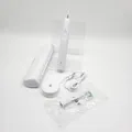 Produktbild: Philips Sonicare 4100 – Sonicare Elektrische Zahnbürste für Erwachsene mit 1 x Philips W2 Optimal White Sonic Bürstenkopf in Weiß, schlankem Reiseetui und USB-Ladegerät (Modell HX3683/33)