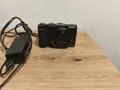 Produktbild: Sony Cyber-Shot DSC-HX60 20,4-MP-Digitalkamera Schwarz opt. 30x Zoom WiFi 