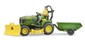 Produktbild: BRUDER, Gartenarbeit mit JOHN DEERE Mähtraktor; Anhänger, 1/16, BRU62104