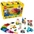 Produktbild: LEGO Classic Große Bausteine-Box, Konstruktionsspielzeug für Mädchen und Jungen mit Aufbewahrungsbox, enthält bunte LEGO Steine, Reifen, Türen, etc. in 33 Farben, Geschenk für Kinder ab 4 Jahren 10698