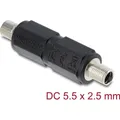 Produktbild: Delock Hohlstecker Adapter DC 5,5 x 2,5 mm Buchse auf Buchse mit Gewinde gerade (90940)