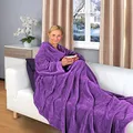 Produktbild: Gräfenstayn® Kuscheldecke mit Ärmeln und Fußtasche - Flauschige Decke zum anziehen - Öko-tex Standard 100 - Ärmeldecke für Damen & Herren - TV-Decke (Lila, 180x150cm)