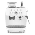Produktbild: Smeg, EGF03WHEU, manuelle Espressomaschine, mit integrierter Kaffeemühle, Thermoblock, 4 Temperaturstufen, Dampfdüse und Druckmesser, 1-l-Tank, kompakte Größe, 1350 W, Weiß