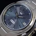 Produktbild: Seiko 5 Automatik graues Zifferblatt silber Stahl Herrenuhr SNK621K1