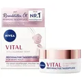 Produktbild: NIVEA Vital Strahlende Haut Tagespflege reichhaltend für reife Haut, Feuchtigkeitscreme mit Rosenblütenöl und Calcium, Gesichtspflege für strahlende Haut (50 ml)