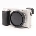 Produktbild: Sony A6000 silber Gehäuse Gebrauchtware | Sehr leichte Gebrauchsspuren | 12 Monate Garantie | ✔️ Temporär mit Kostenlose Geschenkbox i.W.v. 160 €