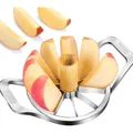 Produktbild: Multifunktionaler Apfelzerteiler aus Edelstahl – Ideal für verschiedene Früchte