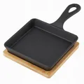 Produktbild: Mini Gusseisen Pfanne Quadratisch 13.8cm mit Bambus Untersetzer, Servierpfanne