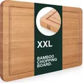 Produktbild: Blumtal Schneidebrett aus 100% Bambus - antiseptisches, 2cm dickes, massives Holz-Brett mit Saftrille, Holz-Brettchen, 45x30x2cm