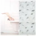 Produktbild: Relaxdays Duschrollo, 80 x 240 cm, Blatt Muster, Seilzug, flexible Montage, Duschvorhang für Badewanne, schwarz-weiß