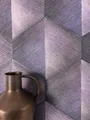 Produktbild: Newroom Vliestapete Talon Purple Tapete Mustertapete 3D-Optik,Raute,Linien, Lila Tapete Modern 3D-Optik - Mustertapete Streifentapete Schwarz Creme Grafisch Geometrisch Raute Linien für Wohnzimmer Schlafzimmer Küche, Streifentapete