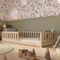 Produktbild: Crazy Pine Kinderbett 100x200 cm – Massives Montessori Bodenbett aus Holz mit Rausfallschutz – Sicheres Kleinkindbett – Skandinavisches Design, Leichte Montage - Crazy Basic