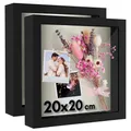 Produktbild: Americanflat 3D-Bilderrahmen zum Befüllen in Schwarz - 2er Set - 20x20 cm Tiefer Objektrahmen mit Weichem Leinentuch als Rückwand - MDF-Holzrahmen mit Bruchsicheren Glas, Aufhängung für die Wand