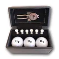 Produktbild: Golfball Set mit Gravur Initialen personalisiert 3 Wilson Golfbälle Pitchgabel und 6 Tees Geschenkbox schwarz Wunschtext Geschenk Golfer/in (Set mit 3 Wilson Ultra Bällen)