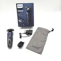 Produktbild: Philips Shaver Series 5000 – Elektrischer Nass- & Trockenrasierer für Herren in Metallic-Blau mit Präzisionstrimmer & weicher Transporttasche (... - Schwarz/Blau