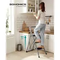 Produktbild: SONGMICS Klapptritt mit 3 Stufen, Trittleiter, Leiter, 20 cm breite Stufen, rutschfeste Gummimatten, mit Handlauf