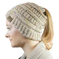 Produktbild: cosey - Strick Wintermütze – Pferdeschwanz-Mütze mit Zopfloch für Damen und Mädchen - Gesprenkelt Beige