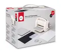 Produktbild: Rayher Stanz-und Prägemaschine A4, mit verschiedenen Stanzplatten und Prägeschablonen, Starter Kit, Öffnung 22,5 cm, 12-tlg., flexibel durch handliche Größe, in praktischer Tragebox, 50275000, Weiß