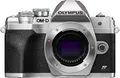 Produktbild: Olympus OM-D E-M10 Mark IV Micro-Four-Thirds-Systemkamera, 20 MP Sensor, 5-Achsen-Bildstabilisation, Selfie-LCD-Bildschirm, elektronischer Sucher, 4K-Video, leistungsstarker AF, Wi-Fi, Silber