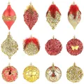 Produktbild: infactory 12er-Set Weihnachtsbaum-Kugeln mit Pailletten & Federn, rot und golden