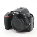 Produktbild: Nikon D5600 Gehäuse Gebrauchtware | Normale Gebrauchsspuren | 12 Monate Garantie | ✔️ Temporär mit Kostenlose Geschenkbox i.W.v. 160 €
