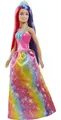 Produktbild: Barbie GTF38 - Dreamtopia Regenbogen Königlich (ca. 30 cm) mit extralangen Fantasiehaaren in Zwei Farben, Haarbürste, Haarschmucken und Stylingzubehör, Geschenk für Kinder von 3 bis 7 Jahren