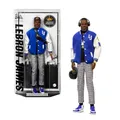 Produktbild: Barbie Signature Lebron James Kenbassadors Puppe, Sammelfigur mit College-Bomberjacke und Accessoires, darunter Kopfhörer, Sonnenbrille und mehr, HRM33