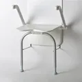 Produktbild: Etac Relax Duschklappsitz mit Armlehnen und Stützbeinen