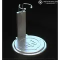 Produktbild: Legendari Actionfiguren-Ständer mit MetaTravelers Logo