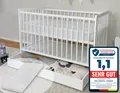 Produktbild: Kids Collective Babybett Kinderbett Gitterbett 60x120 cm Set mit Matratze & Schublade, höhenverstellbarer Lattenrost & abnehmbare Sprossen, weiß, Vollholz