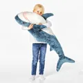 Produktbild: XIAOHONG 100 cm riesiges Hai-Plüschtier, Plüsch-Hai-Spielzeug, Stofftierhaie, weiches Hai-Kissen, Hai-Plüschkissen, Stofftier, Wurfkissen für Heimdekoration, Kindergeschenk